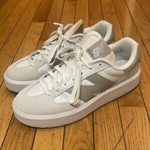 NEW BALANCE platform Tennis Sneaker (size 11.5 women’s, 10 men’s)